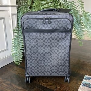 Beautiful NWOT Authentic Men’s/Women’s Coach Suitcase